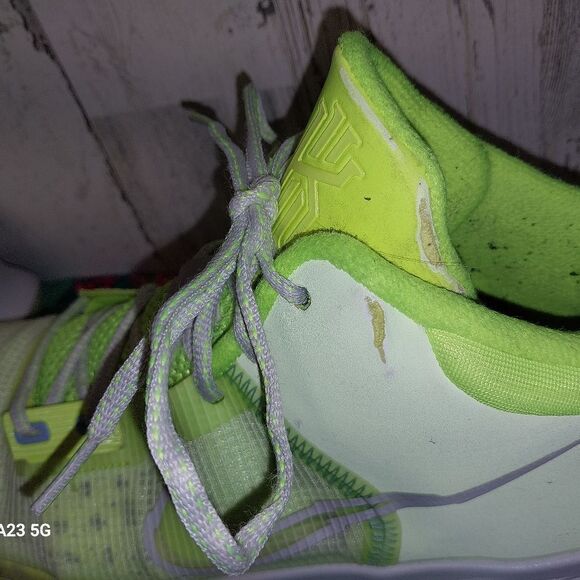 Nike Kyrie Flytrap 4 Barely Volt Men's 11.5 CT2972-700 - Picture 8 of 13